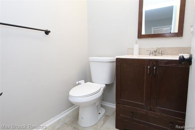 7338 Creek View Court, West Bloomfield, MI 48322