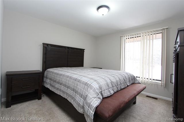 7338 Creek View Court, West Bloomfield, MI 48322