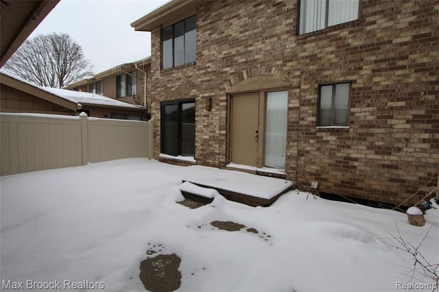 7338 Creek View Court, West Bloomfield, MI 48322
