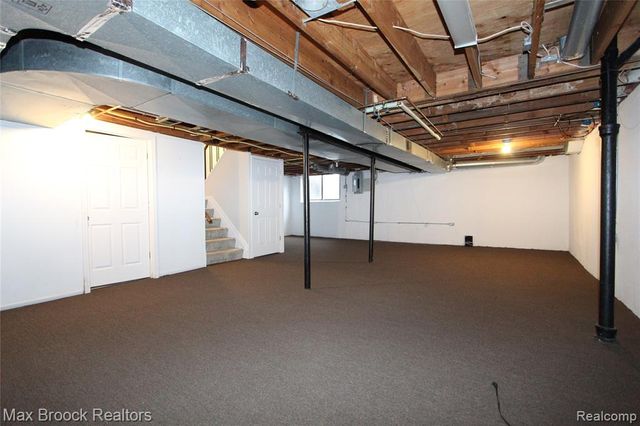 7338 Creek View Court, West Bloomfield, MI 48322