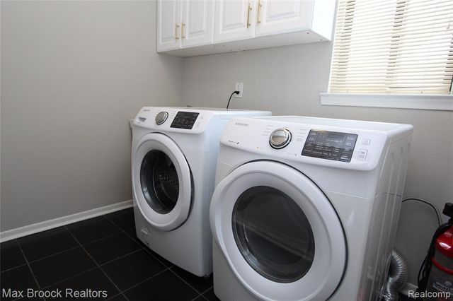 7338 Creek View Court, West Bloomfield, MI 48322