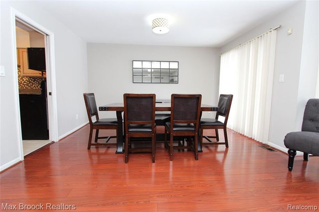 7338 Creek View Court, West Bloomfield, MI 48322