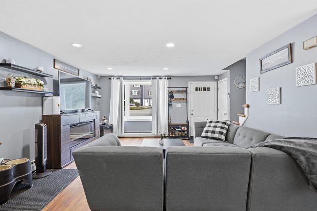 17 Chestnut Circle, Merrimack, NH 03054