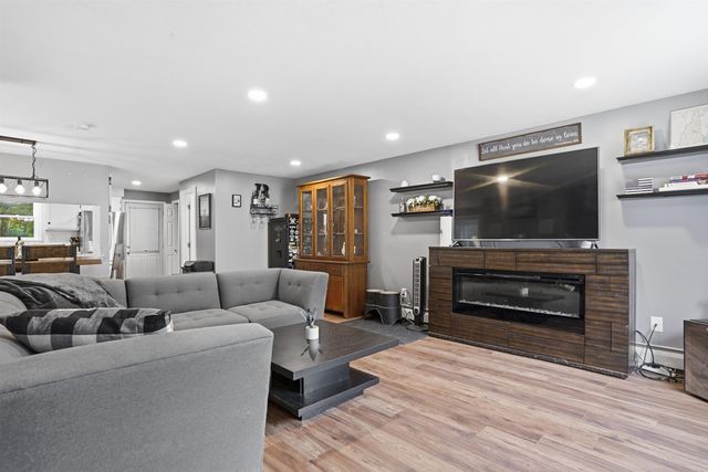 17 Chestnut Circle, Merrimack, NH 03054