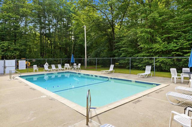 17 Chestnut Circle, Merrimack, NH 03054