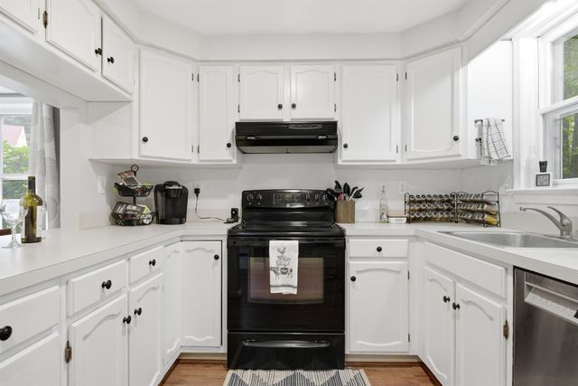 17 Chestnut Circle, Merrimack, NH 03054