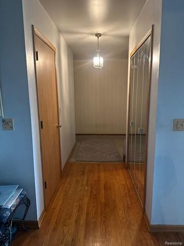 37129 Almont Drive W, Sterling Heights, MI 48310