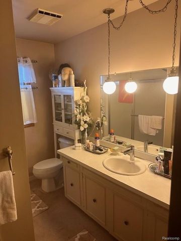 37129 Almont Drive W, Sterling Heights, MI 48310