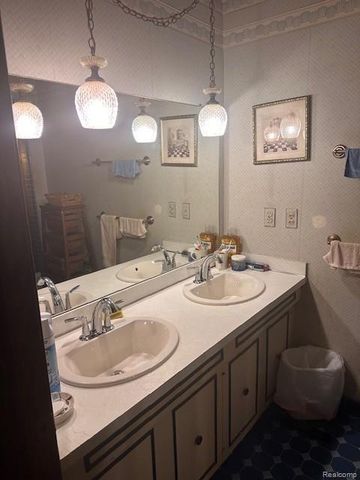 37129 Almont Drive W, Sterling Heights, MI 48310