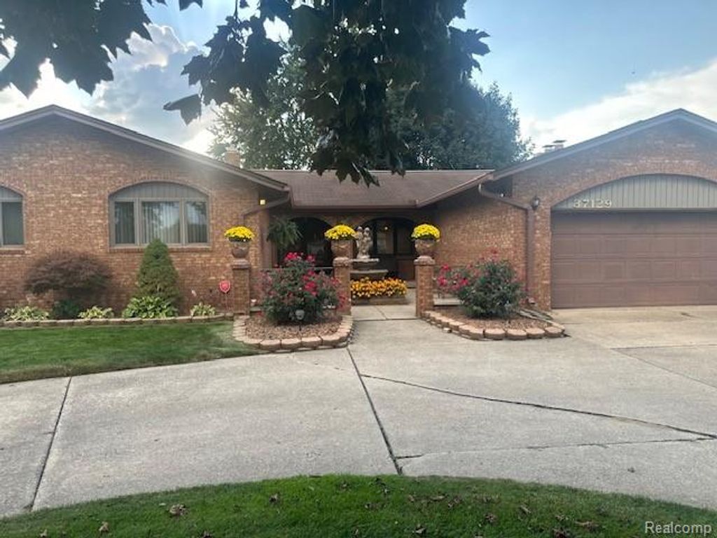 37129 Almont Drive W, Sterling Heights, MI 48310