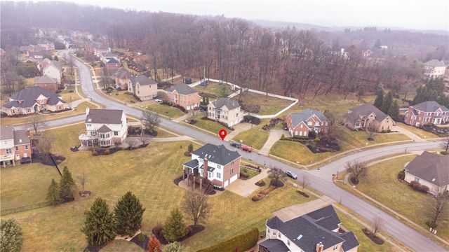 109 Oakview Dr, Cranberry Twp, PA 16066