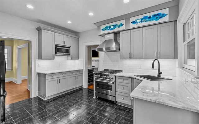 300 Warren Street, Greensboro, NC 27403
