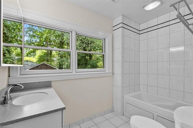 300 Warren Street, Greensboro, NC 27403
