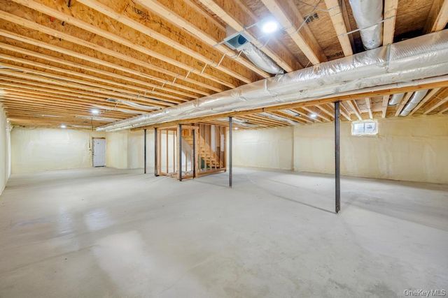 36 Jupiter Lane, Levittown, NY 11756