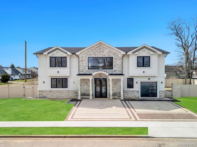 36 Jupiter Lane, Levittown, NY 11756