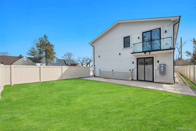 36 Jupiter Lane, Levittown, NY 11756