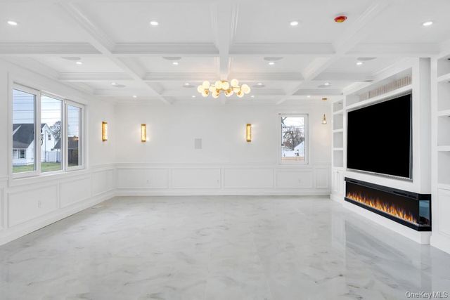 36 Jupiter Lane, Levittown, NY 11756