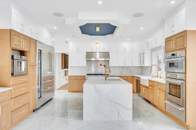 36 Jupiter Lane, Levittown, NY 11756