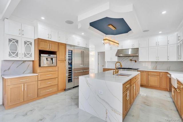 36 Jupiter Lane, Levittown, NY 11756