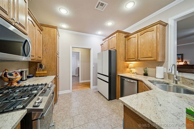 9910 E Shadowlake Lane, Claremore, OK 74017