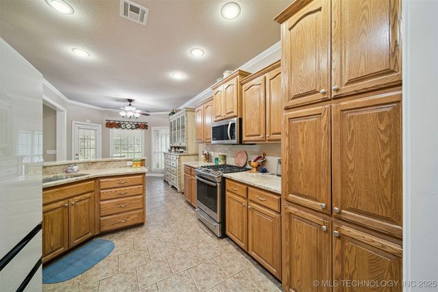 9910 E Shadowlake Lane, Claremore, OK 74017