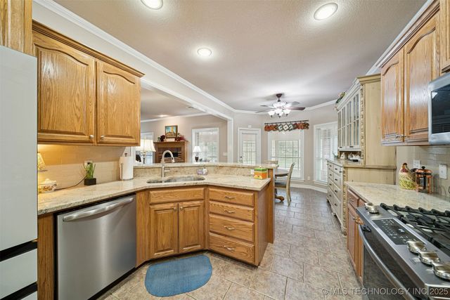 9910 E Shadowlake Lane, Claremore, OK 74017