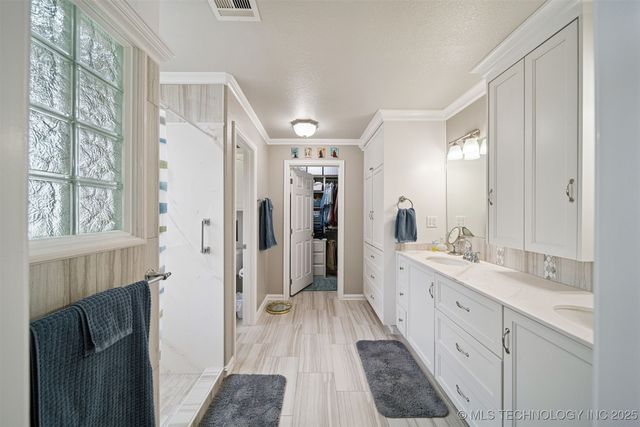 9910 E Shadowlake Lane, Claremore, OK 74017