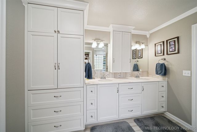 9910 E Shadowlake Lane, Claremore, OK 74017