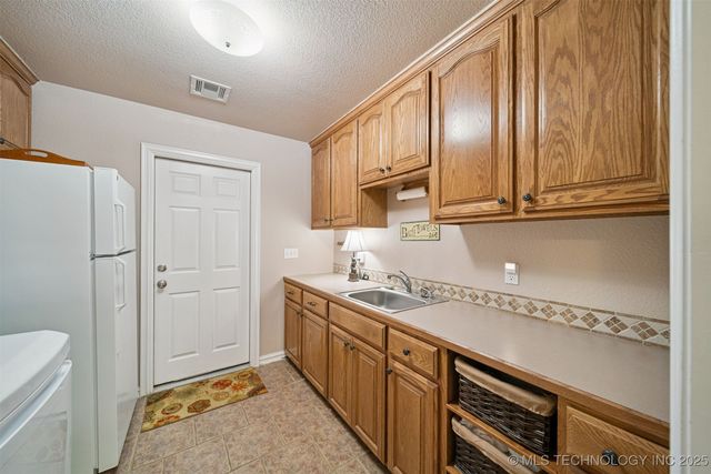 9910 E Shadowlake Lane, Claremore, OK 74017