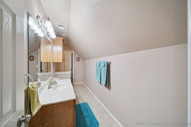 9910 E Shadowlake Lane, Claremore, OK 74017