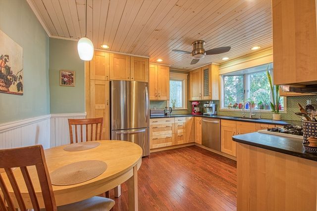 69 Maple St, New Bedford, MA 02740