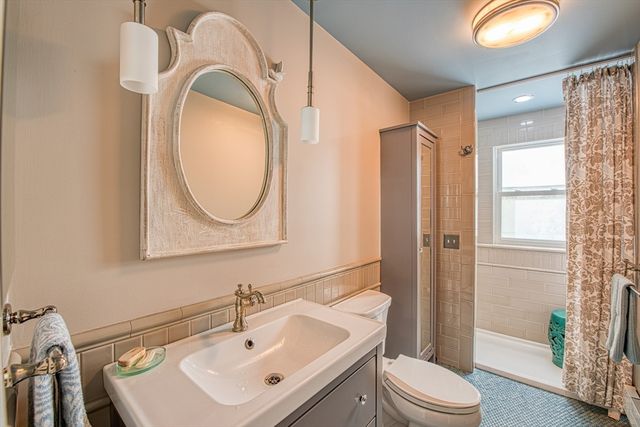 69 Maple St, New Bedford, MA 02740