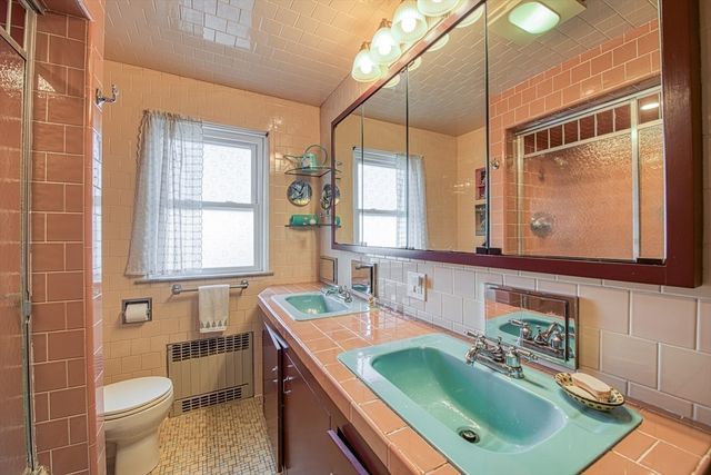 69 Maple St, New Bedford, MA 02740