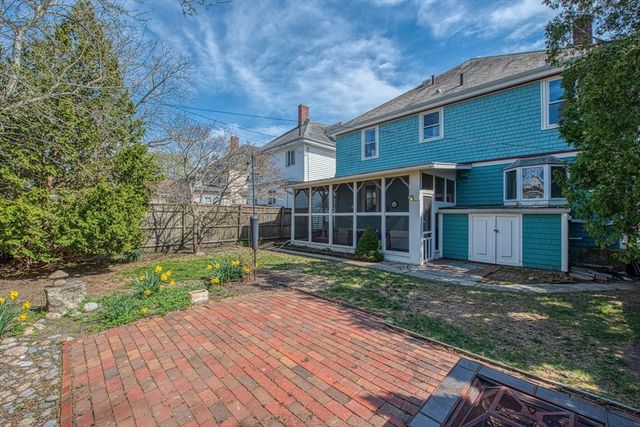 69 Maple St, New Bedford, MA 02740