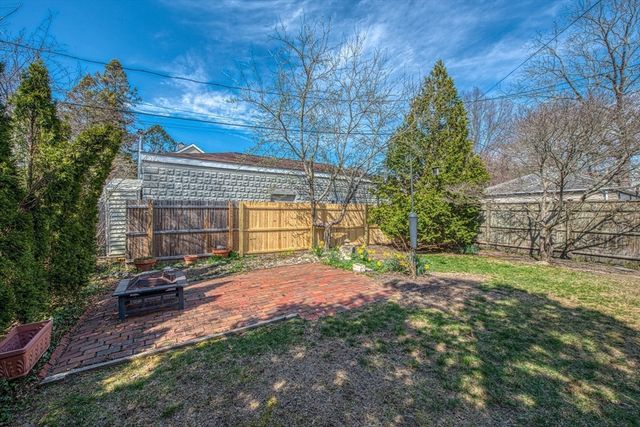69 Maple St, New Bedford, MA 02740