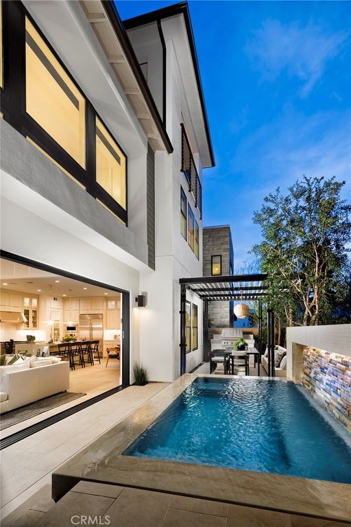 Image 16 of property listing at 109 Apron, Irvine, CA 92618