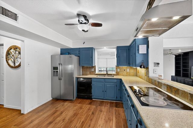 277 Creekwood Drive, Lancaster, TX 75146