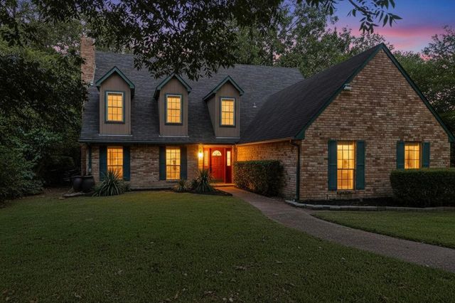 277 Creekwood Drive, Lancaster, TX 75146