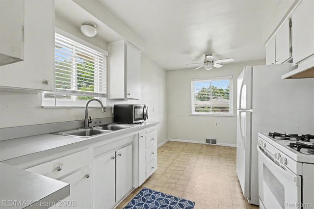 26366 ANN ARBOR Trail, Dearborn Heights, MI 48127