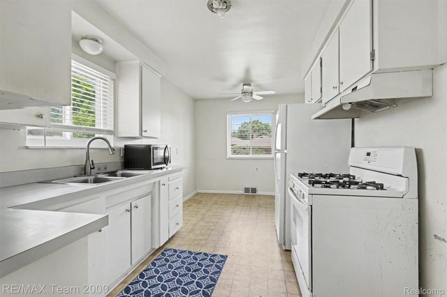 26366 ANN ARBOR Trail, Dearborn Heights, MI 48127