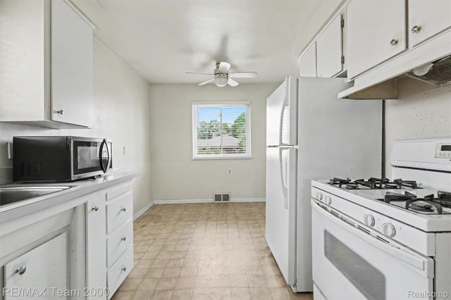 26366 ANN ARBOR Trail, Dearborn Heights, MI 48127