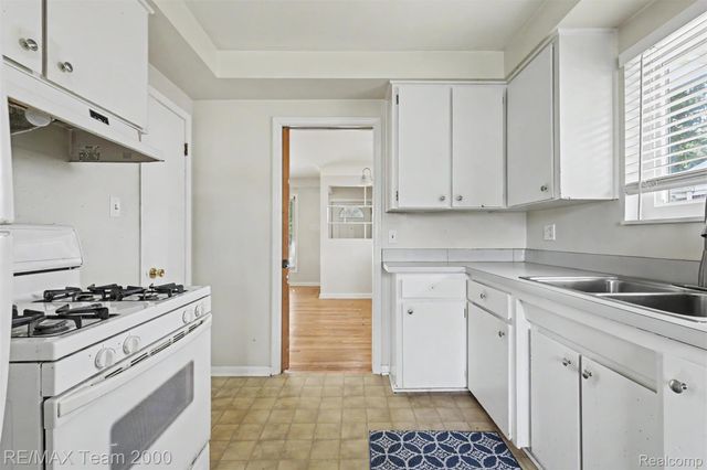 26366 ANN ARBOR Trail, Dearborn Heights, MI 48127
