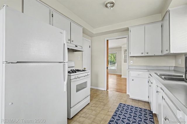 26366 ANN ARBOR Trail, Dearborn Heights, MI 48127
