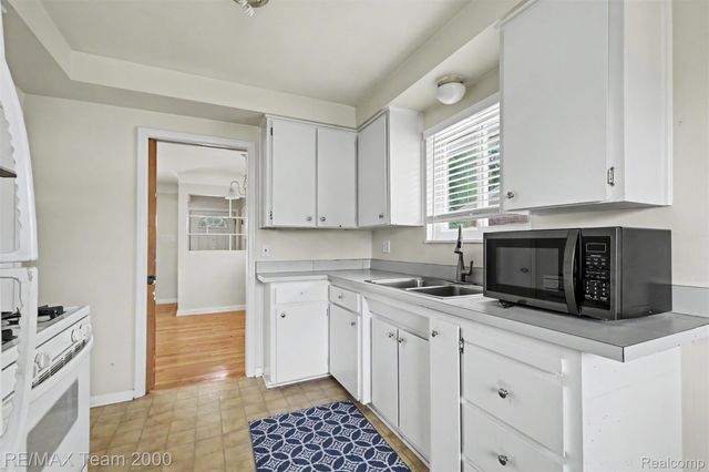 26366 ANN ARBOR Trail, Dearborn Heights, MI 48127