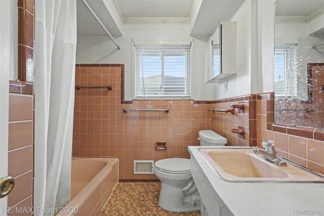 26366 ANN ARBOR Trail, Dearborn Heights, MI 48127