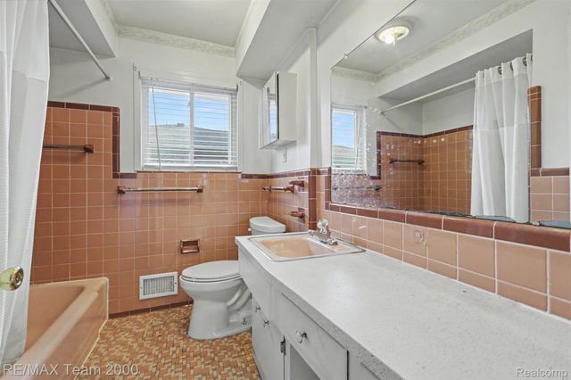 26366 ANN ARBOR Trail, Dearborn Heights, MI 48127