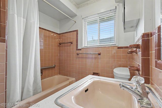 26366 ANN ARBOR Trail, Dearborn Heights, MI 48127