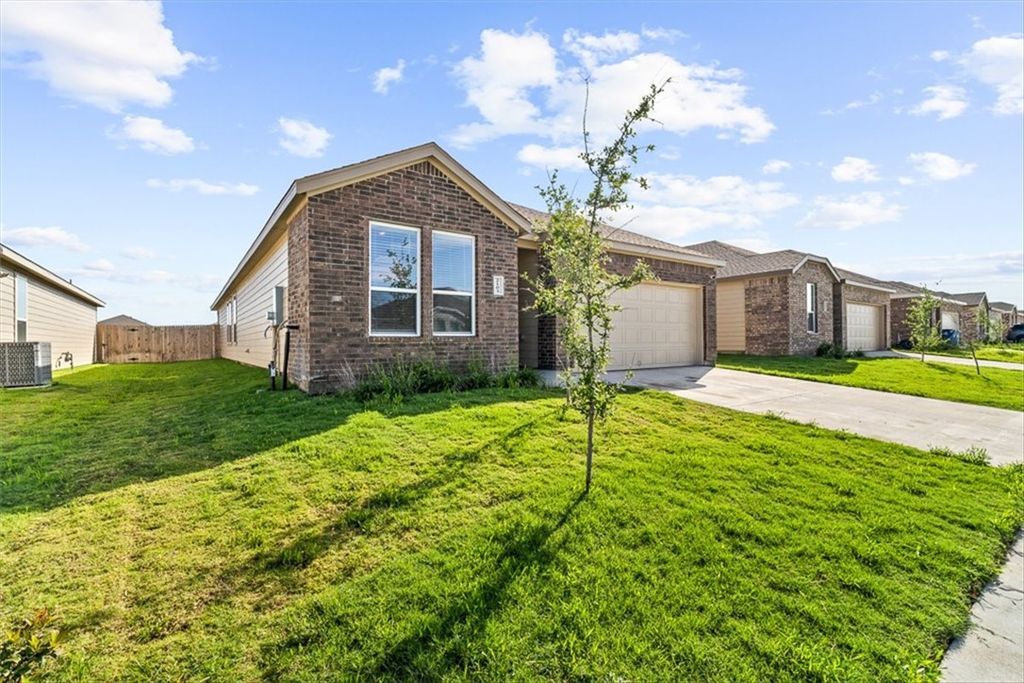 2103 Artemis Dr, Portland, TX 78374