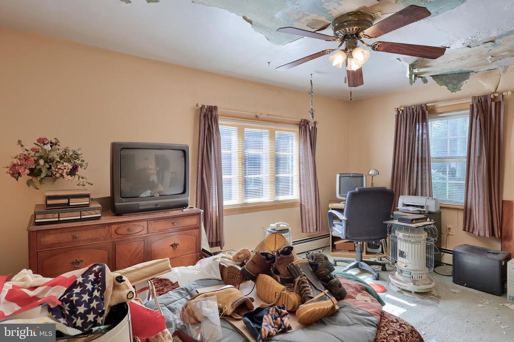 1910 S QUEEN ST, York, PA 17403