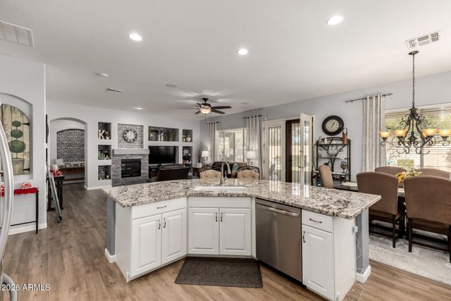 8022 W DONALD Drive, Peoria, AZ 85383